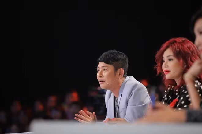 Cặp đôi khách mời liên tục bất hòa, dẫn đến tranh cãi khi chọn người bí ẩn. Lê Giang không muốn trắng tay ra về nên quyết tâm giành giật, Tấn Beo phàn nàn đồng nghiệp "hãy chơi vì nghệ thuật, đừng ham tiền quá".