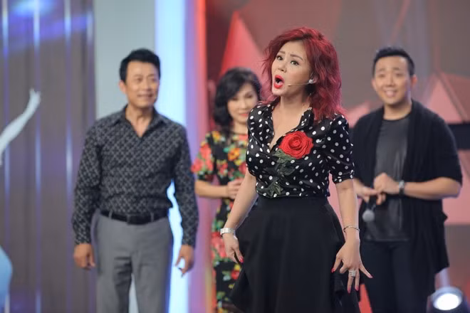 Nhưng Vân Sơn và Hồng Đào cho rằng Trấn Thành chưa thể hiện đúng tinh thần của cải lương nên mời Tấn Beo - Lê Giang về hướng dẫn cho anh. Vừa xuất hiện, vợ cũ Duy Phương đã trổ tài "có một câu ca mãi".