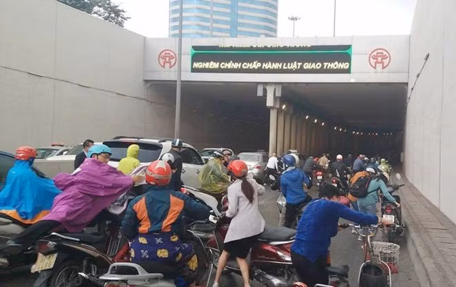 Hiện trường vụ va chạm. Ảnh: Trần Hưng.