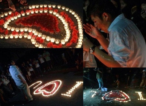 Cách đây một năm, một nam sinh theo học Đại học Tài chính Thượng Hải cũng dùng nến để tỏ tình và ăn quả đắng. Chàng nam sinh mơ mộng nhờ bạn thắp nến thành hình chữ "I Love You", hi vọng có thể lay động được tình cảm của cô gái. Nhưng không ngờ, "nữ chính" và bạn cùng phòng ký túc xá tuyệt tình hắt cả chậu nước đầy vào màn tỏ tình, ướt hết người của nam sinh tội nghiệp. Có người tỏ ý cảm động trước sự theo đuổi của anh chàng, có người lại nói cách từ chối của cô gái quá phũ phàng.