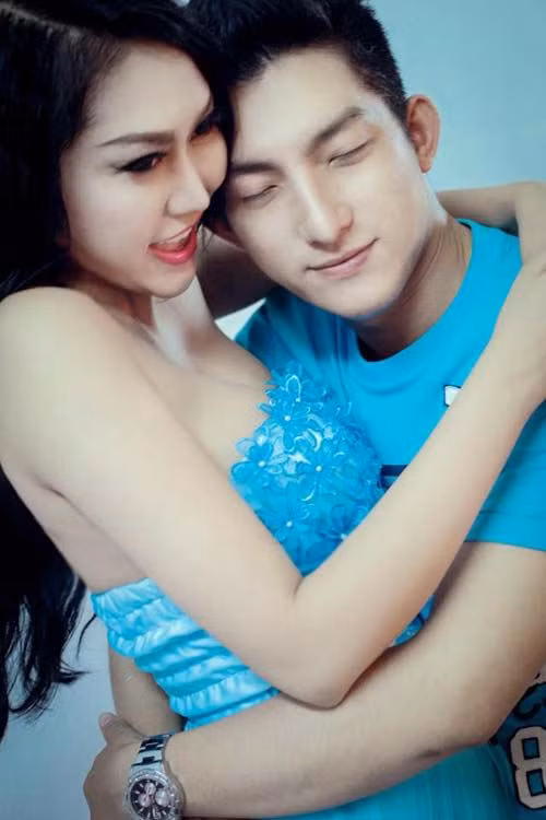 Xét về mọi mặt, Nguyễn Bảo Duy có gia thế bình thường, thậm chí có người thẳng thắn anh thua kém vợ. Có điều với Phi Thanh Vân, cô không quá coi trọng điều đó. Trong mắt Thanh Vân, Bảo Duy là người đàn ông có ý chí cầu tiến, có công việc ổn định và rất mực yêu thương, chiều chuộng vợ.