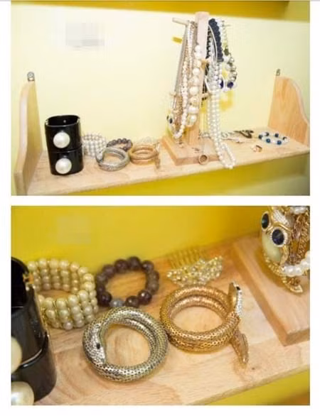 Những lọ nước hoa được cho là hàng hiệu, túi xách, đặc biệt chiếc ô mà hot girl Linh Miu chia sẻ, cô mua tận Singapore với giá 20 triệu, đã được cư dân mạng chụp lại chiếc ô đúng y như thế với giá chỉ có 120.000 đồng. Nhìn bức ảnh so sánh đó, nhiều khán giả đã không nhịn được cười trước cách nghĩ ảo của cô nàng.