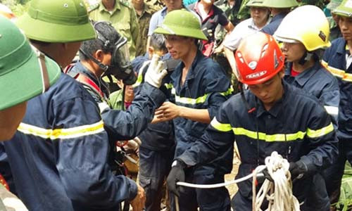 Các lực lượng được điều động gồm Binh chủng Hóa học, Bộ đội Công binh, Lực lượng cảnh sát PCCC, công an. Ảnh: Nguyễn Hải