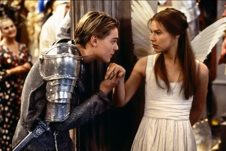 Romeo và Juliet phải lòng nhau ngay từ cái nhìn đầu tiên.