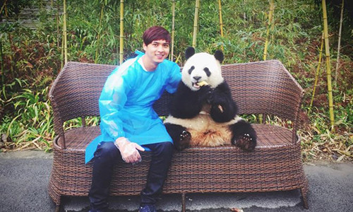 Giọng ca Con bướm xuân có thói quen xem bản đồ, tìm hiểu các quốc gia gần nơi lưu diễn để kết hợp đi du lịch.