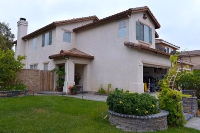 Căn biệt thự của gia đình ca sĩ Thu Phương tọa lạc tại thành phố Irvine, California.