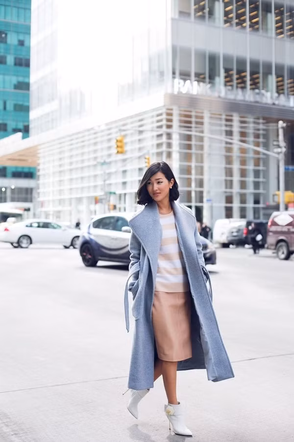 Ngược lại, một bộ đồ lịch sự được là kỹ càng sẽ giúp bạn gái vừa xinh hơn lại vừa tận dụng được hết nét đẹp của từng item trong set đồ.