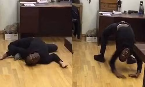 Hai hung nguoi co the tu thao khop di lai nhu quy