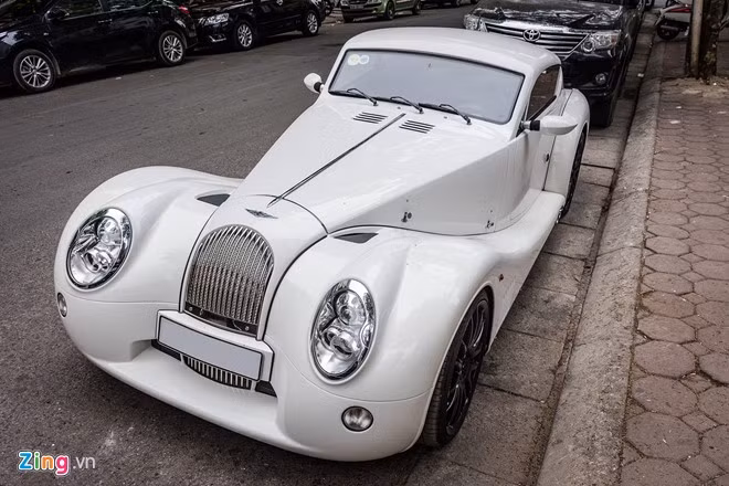 Morgan là hãng xe Anh, có lịch sử hơn 100 năm. Các mẫu xe của thương hiệu ôtô này đều được sản xuất thủ công. Aero 8 Supersport càng đặc biệt hơn, với thân xe làm từ gỗ.