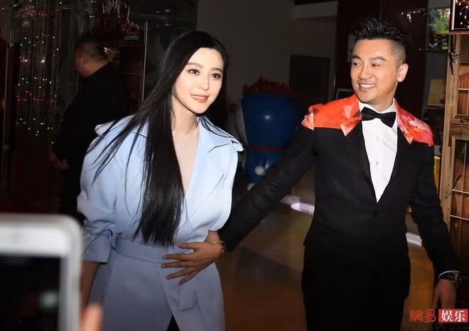 Tối 26/4, Phạm Băng Băng, Tô Hữu Bằng xuất hiện chung trong sự kiện ủng hộ phim Ma cung mị ảnh của Lâm Tâm Như. 18 năm sau thành công Hoàn Châu cách cách, trong ngày hội ngộ, Băng Băng chia sẻ: "Tình cảm chúng tôi vẫn như cũ".