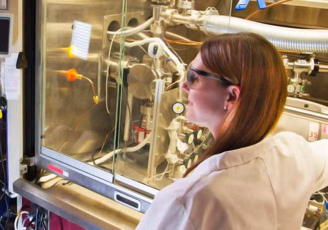 Đứng đầu tiên trong bảng xếp hạng nghề trả lương cao nhất cho sinh viên mới ra trường là nghề kỹ sư với mức lương trung bình 62.900 USD/năm. Cơ hội việc làm xếp thứ 5 trong số 109 nghề được đánh giá. Cơ hội tăng lương xếp thứ 25 trong khi mức độ rủi ro xếp thứ 38.