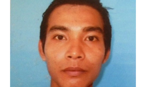 Vo nua dem goi dien cho trai la, chong tat thang to mi nong vao mat