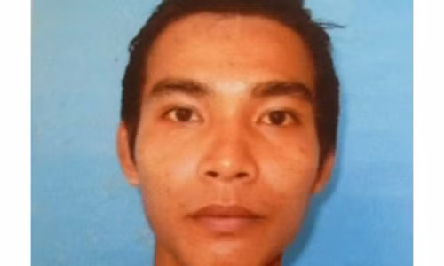 Vo nua dem goi dien cho trai la, chong tat thang to mi nong vao mat