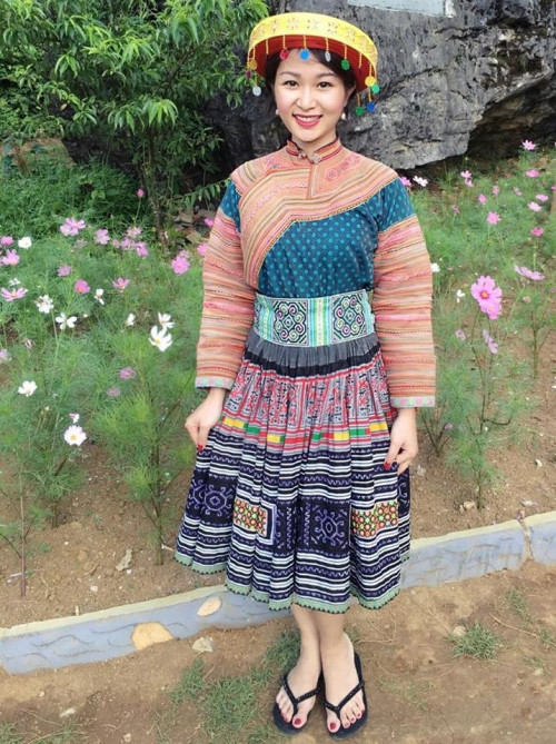 Trong tương lai, nếu có dịp bà mẹ trẻ này vẫn mong muốn sẽ có nhiều cơ hội được đến với các bản làng và được mặc thêm các bộ trang phục dân tộc.