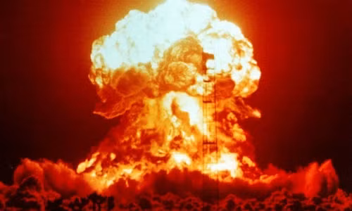 Nu quan nhan My nam trong tay hang chuc ten lua “khung“