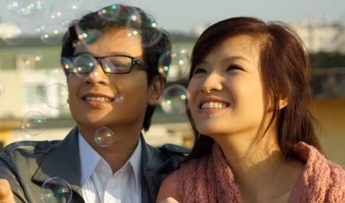 MC Đan Lê Cũng giống như Minh Hà, Đan Lê là BTV gặt hát nhiều thành công trong lĩnh vực phim ảnh. Trước đó, cô còn là thành viên của nhóm nhạc 'Nhịp điệu' cùng nữ ca sĩ Hoàng Thùy Linh. Đan Lê sở hữu nhan sắc mặn mà dù đã là mẹ của 2 cậu nhóc. Ở thời điểm đỉnh cao, Đan Lê đột ngột rời VTV. Cô lui về chăm sóc chồng con và thực hiện những dự định của riêng mình. Vai diễn mới nhất của Đan Lê là trong bộ phim 'Người phán xử' sẽ lên sóng VTV từ tháng 3/2017.