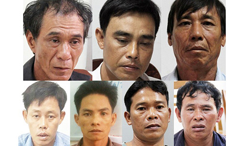 Bảy nghi can vừa bị cảnh sát bắt giữ. Phía trên bên trái là Đợi, bên phải phía dưới là Thắng. Ảnh: C.A.