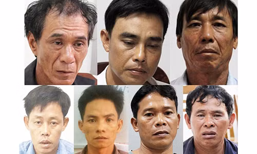 Bảy nghi can vừa bị cảnh sát bắt giữ. Phía trên bên trái là Đợi, bên phải phía dưới là Thắng. Ảnh: C.A.