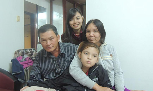 Chị Thủy cùng chồng và con gái.