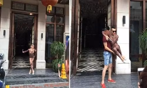 Là một hiện tượng mạng, chàng trai này thường được một số quán bar mời biểu diễn mua vui. Không may, trong một lần biểu diễn những vũ điệu khiêu khích đến "bỏng mắt", anh chàng bị cảnh sát "sờ gáy", yêu cầu dừng biểu diễn và dẫn về đồn.