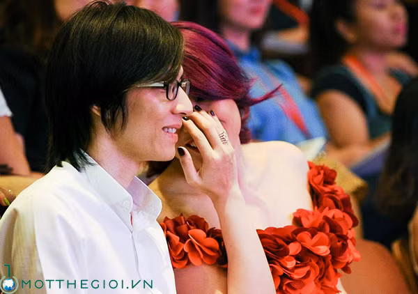 Cũng từ sau liveshow "Heartbeat" cuối năm 2014, Tuấn Bi thường xuyên ở bên cạnh Mỹ Tâm hơn, anh luôn ân cần và chu đáo chăm sóc "bạn gái tin đồn" Mỹ Tâm từ những việc nhỏ nhất. Phạm Tuấn Bi là con trai thứ của ông chủ VietTan Studio, phòng thu tên tuổi nhất Việt Nam hiện nay.