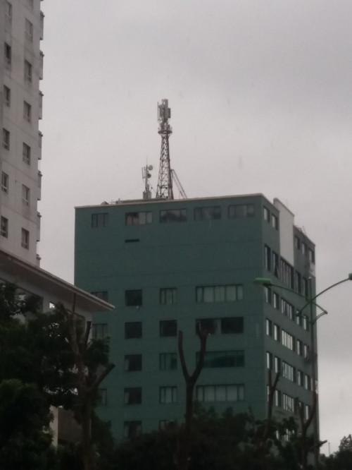 Tòa nhà nhìn từ xa.