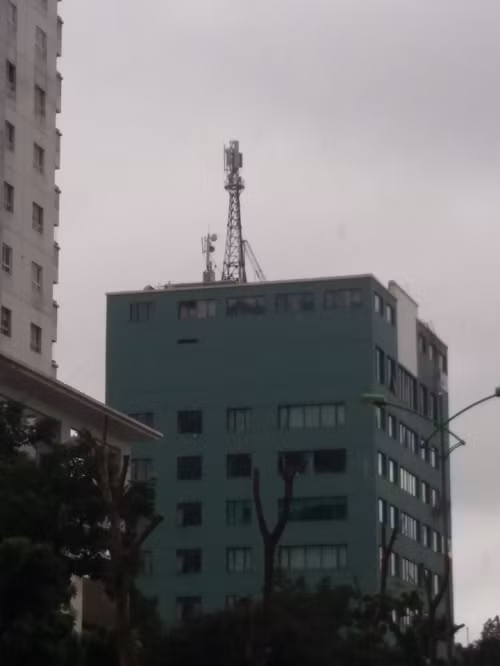 Tòa nhà nhìn từ xa.