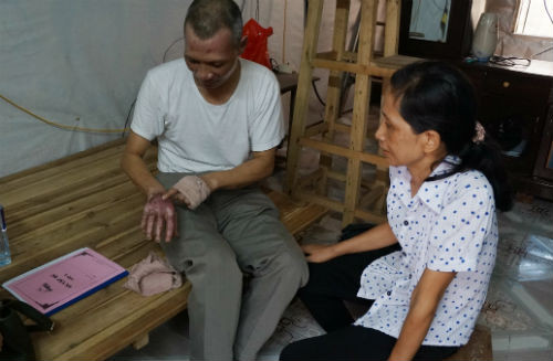 Dieu sung sot vu om bom gas cuu vo va hang chuc hoc sinh