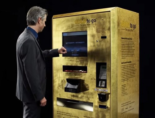 Chiếc máy ATM được mạ vàng 24 carat này là máy bán vàng tự động.