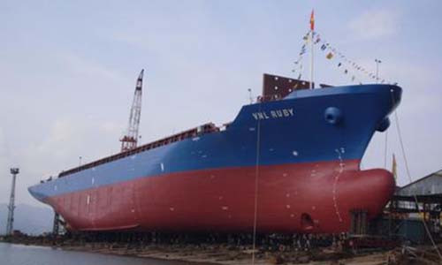Tàu Vinalines Ruby được đóng mới năm 2012 cũng bị rao bán.