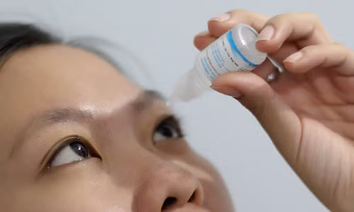 Can trong khi dung nuoc muoi sinh ly