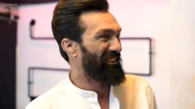 Lang thang suot 25 nam, doi doi hoan toan chi sau mot lan cat toc-Hinh-2