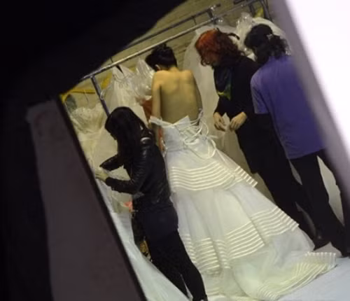 Xon xao mau nu toc vay 