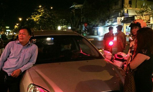 Nua dem nho ban gai moi CSGT vao... khach san lam viec