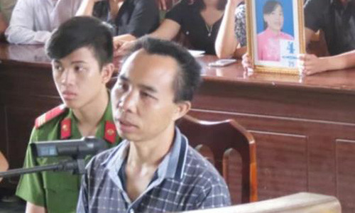 Con me tinh duoi mua day oan trai cua phi cong tre