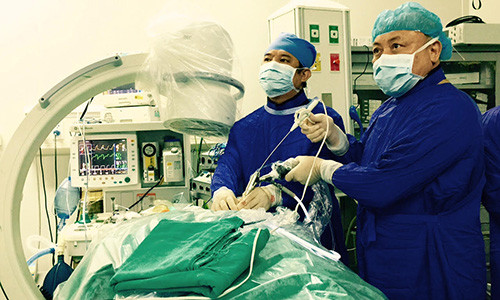 Noi soi dieu tri thoat vi dia dem cot song co