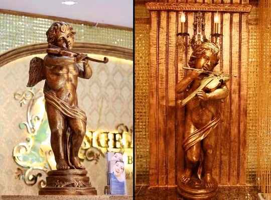 Những bức tượng thiên thần nhỏ bằng đồng được trang trí để không gian thêm phần lãng mạng.