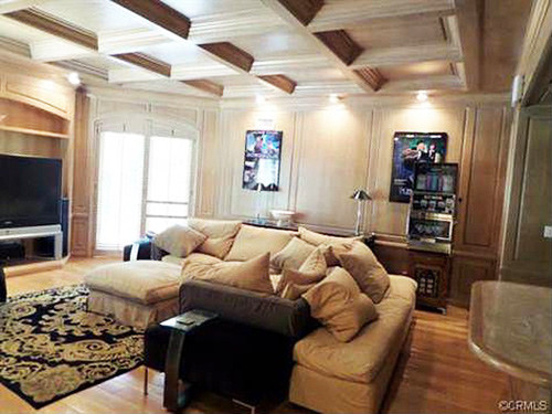 Phòng giải trí ấm cúng, phóng khoáng với bộ salon đệm và rất nhiều gối ôm. Căn phòng này cũng được tích hợp hệ thống âm thanh cực "đỉnh", đáp ứng được mọi nhu cầu giải trí.