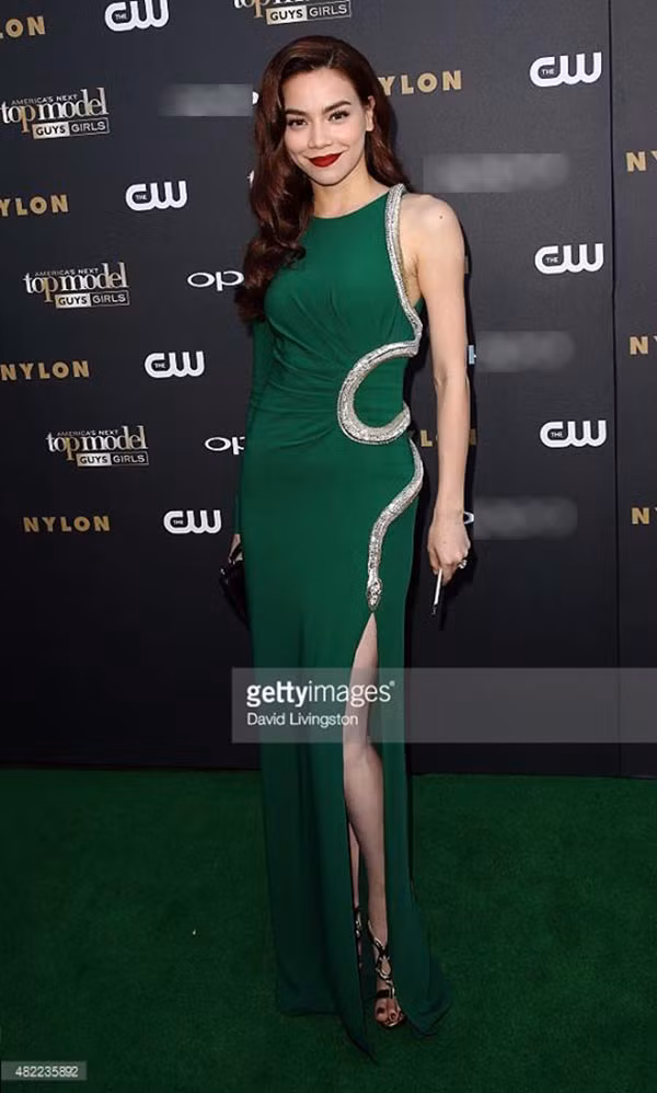 Bộ trang phục mà Hà Hồ mặc tại Mỹ trước đó.