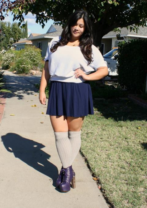 Tuyệt nhiên không nên chọn những chân váy quá ngắn (trên đầu gối), nó sẽ không đem lại vẻ sexy, gợi cảm như bạn mong đợi. Ngược lại, nó tố đôi chân kém duyên của bạn một cách không thương tiếc!