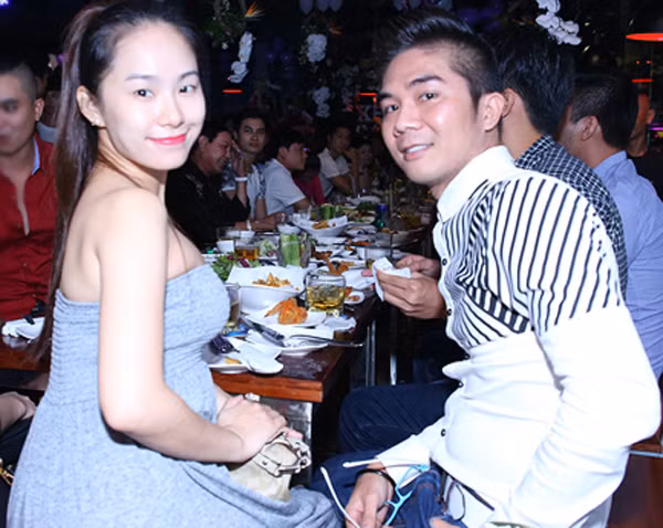 Ba cach hanh xu cua 3 nu ca si dinh nghi an “giat chong“-Hinh-2