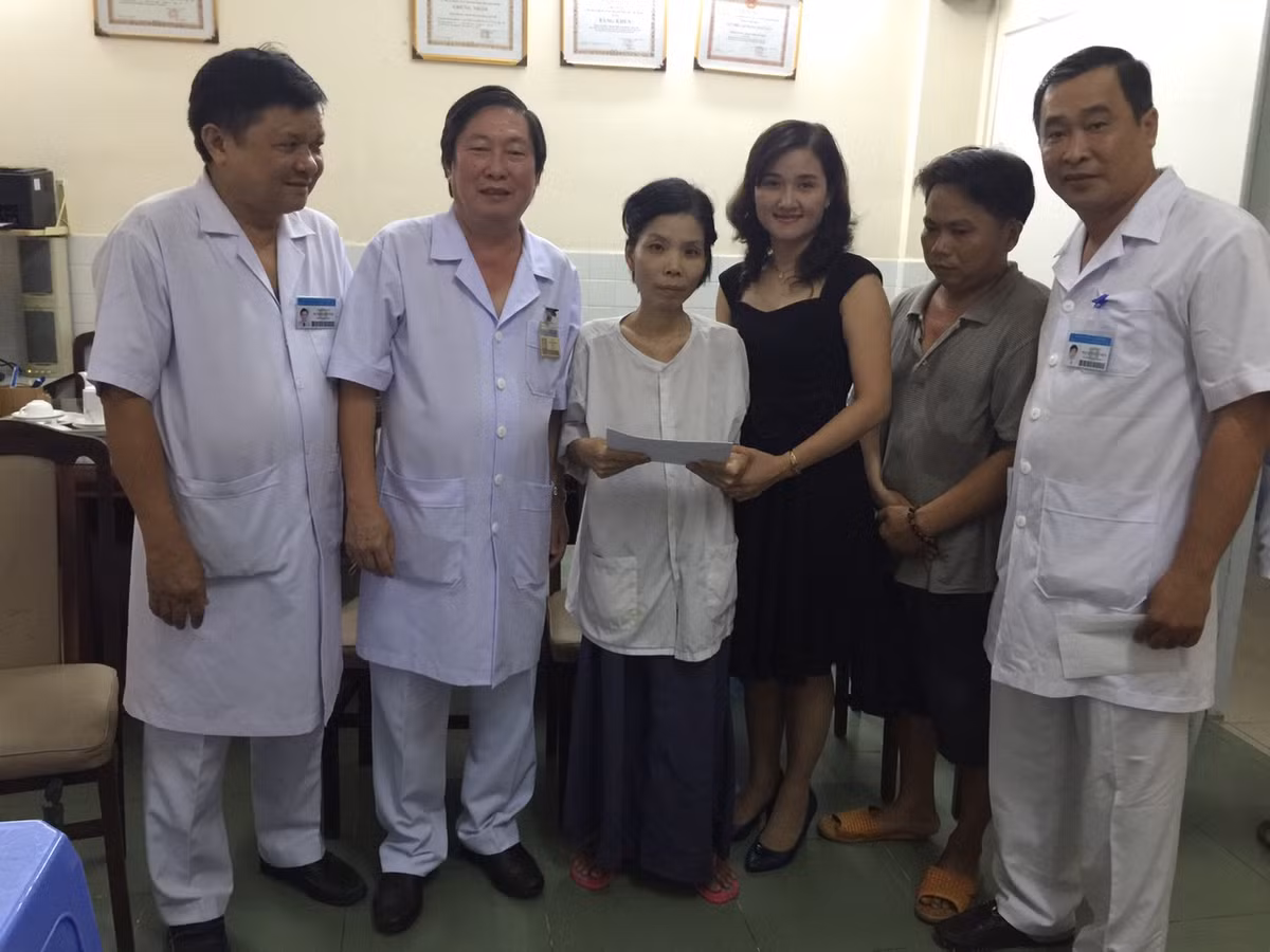 Cuu thieu phu suy ho hap vi khoi buou khong lo-Hinh-2