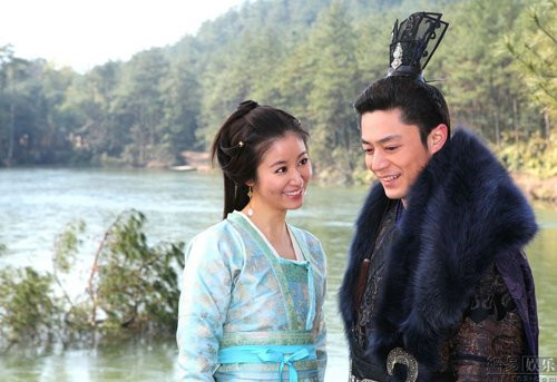 Cả hai dính tin đồn hẹn hò khi có lần hợp tác thứ 2 trong Khuynh thế hoàng phi (2011).