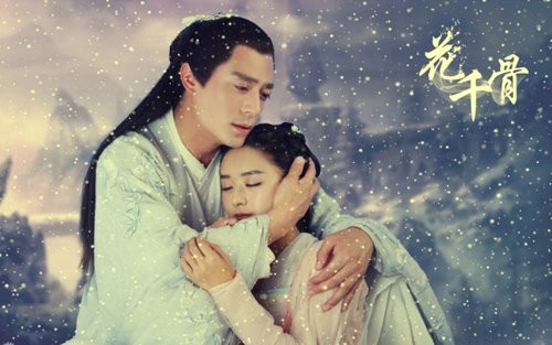 Mùa hè 2015, Hoắc Kiến Hoa và Triệu Lệ Dĩnh “oanh tạc” màn ảnh nhỏ xứ Trung với bom tấn tiên hiệp Hoa Thiên Cốt. Mối tình cấm kỵ giữa thầy “Bạch Tử Họa” và học trò Hoa Thiên Cốt chính là chất xúc tác khiến fan muốn cặp đôi yêu nhau ngay cả ngoài đời. Tuy nhiên, cả Hoắc Kiến Hoa và Triệu Lệ Dĩnh đã cùng lên tiếng phủ nhận chuyện phim giả tình thật này khiến nhiều người khá hụt hẫng.