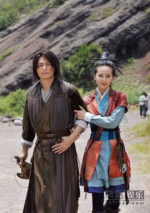 Bà xã Ngô Kỳ Long có hai lần hợp tác chung với Hoắc Kiến Hoa trong Quái hiệp nhất chi mai (2011) và Nữ Y Minh Phi truyện (2016). Dù khá đẹp đôi trên màn ảnh song nam diễn viên sinh năm 1979 chỉ coi Lưu Thi Thi như một người em gái.