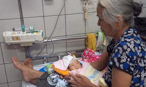 Xúc động mẹ ung thư máu từ chối điều trị để sinh con Xuc dong me ung thu mau tu choi dieu tri de sinh con