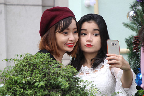 Cùng bạn bè vui đón Giáng sinh.