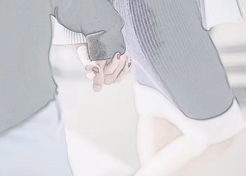 Hình ảnh đôi bàn tay nắm chặt và dòng trạng thái của Ngọc Trinh thu hút hơn 14.000 lượt bày tỏ cảm xúc, chia sẻ từ cư dân mạng.