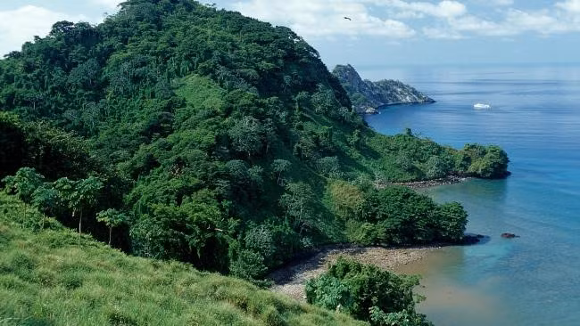  Đảo Cocos, Costa Rica: Số vàng bạc châu báu của đế chế Inca được coi là một huyền thoại. Một kho báu với 200 rương châu báu, 1.000 viên kim cương, những chiếc vương miện vàng, hàng trăm thỏi vàng bạc có giá trị 200 triệu USD được cho là bị chôn vùi ở đảo Cocos.