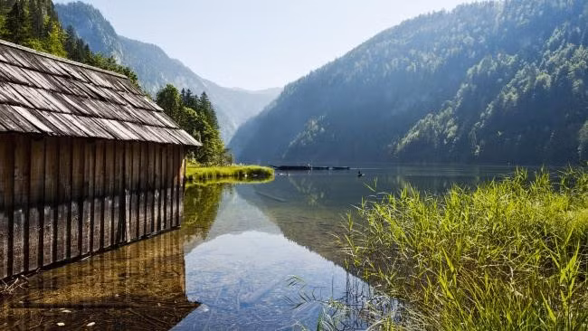  Hồ Toplitz, Áo: Những container chứa các tác phẩm nghệ thuật vô giá, vàng, kim cương, tiền giả... bị chìm dưới một hồ nước ở dãy Alps, Áo. Đây là quyết định đánh chìm tàu của Đức quốc xã trước thất bại sắp xảy ra cuối Thế chiến II. Do địa hình hiểm trở, nhiều thợ lặn đã bỏ mạng trong quá trình tìm kiếm kho báu.